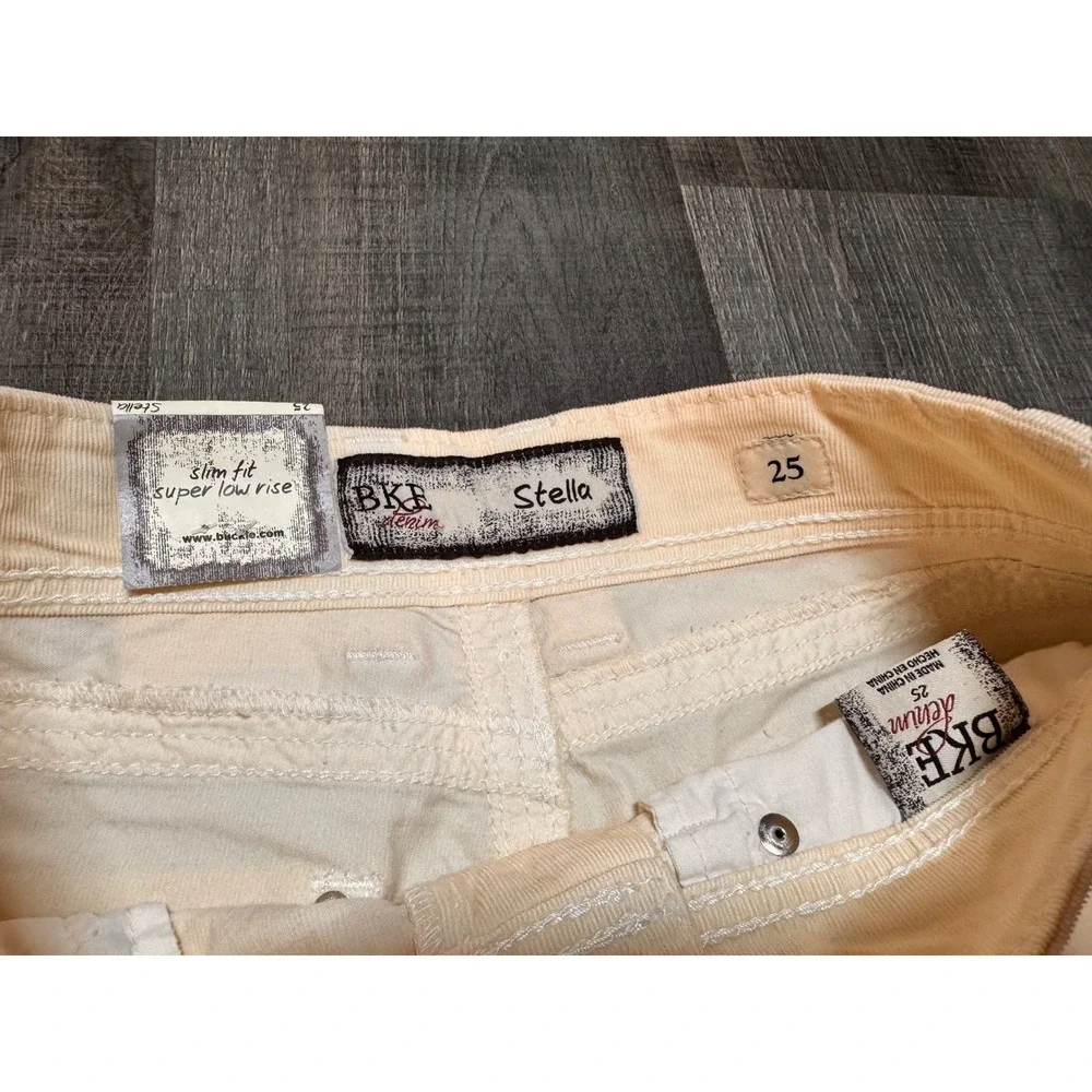BKE Stella Corduroy Shorts Cream Super Low Rise Slim Fit NWT Size 25 - Picture 2 of 4